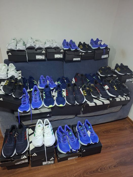 Vând angro 430 perechi de adidași calitate extra!