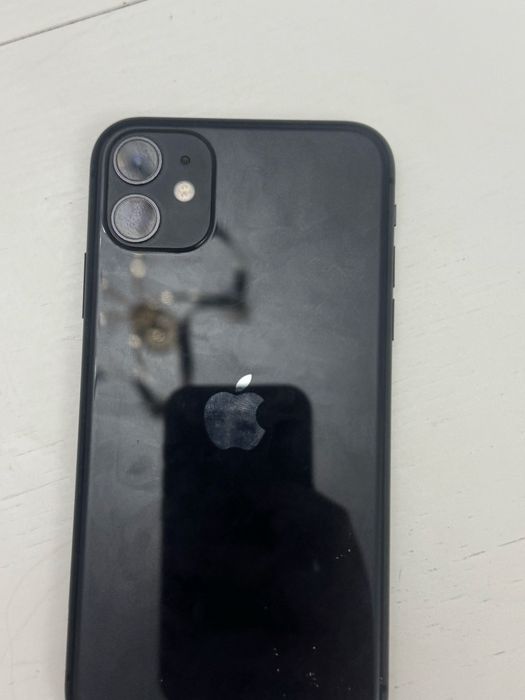 Продам айфон 11.