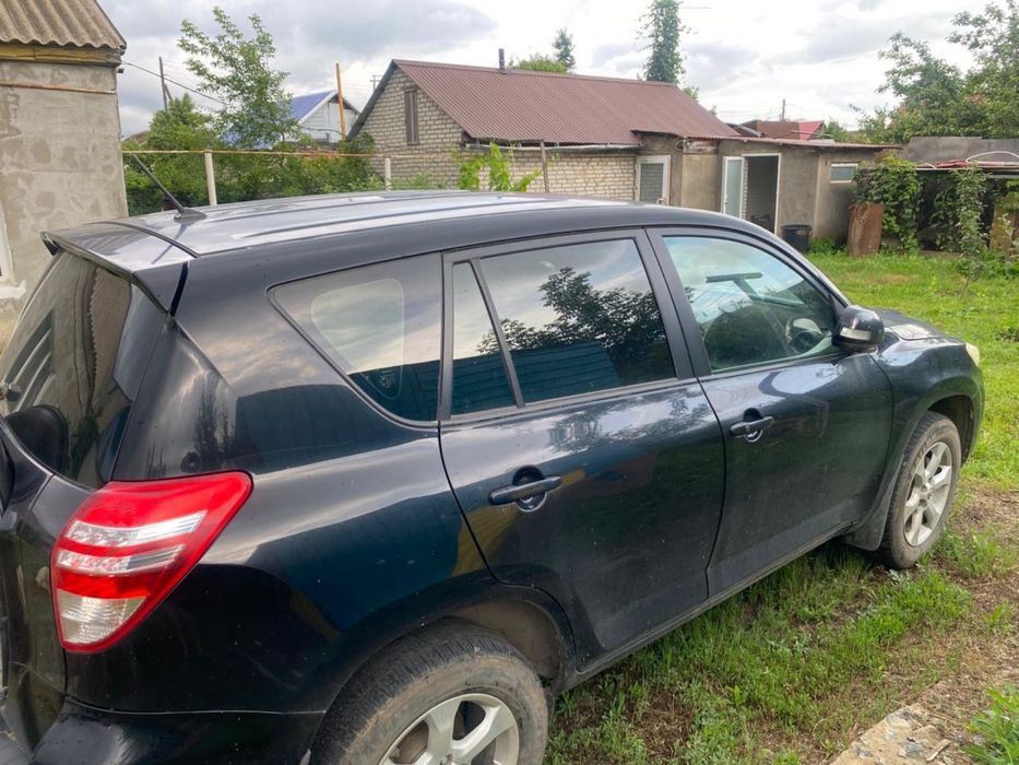 Срочно продам Rav4.