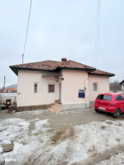 Casă 3 camere renovată, toate utilitățile, lângă stațiunea Călimănești