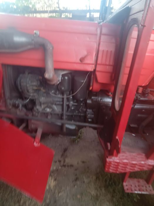 Vând tractor u445