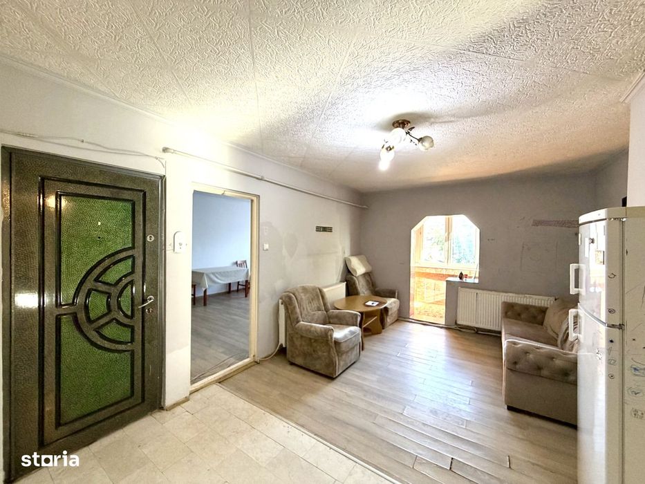 Apartament 3 camere 70 mp etaj 1 cartier Brădet izolat termic interior