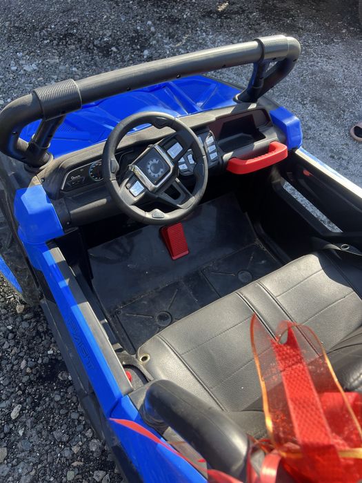 Машинка на пульте управления