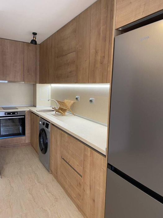 Дава се под наем Двустаен апартамент в Бургас, Лазур - 68 кв.м за 561 € - Снимка #1