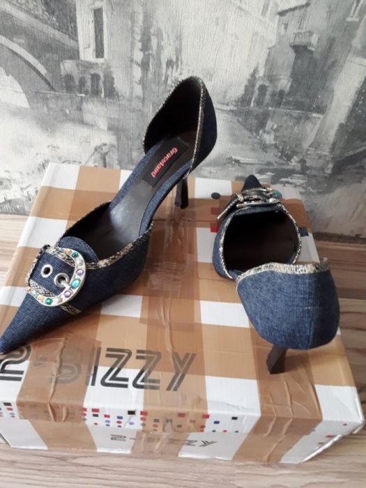 Женская обувь продается