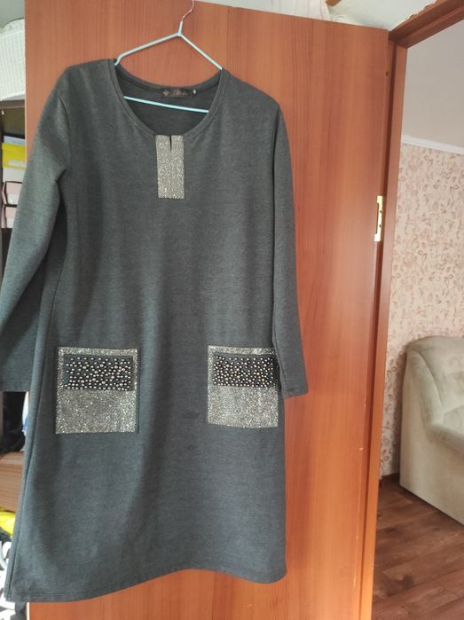 Продам женские платья