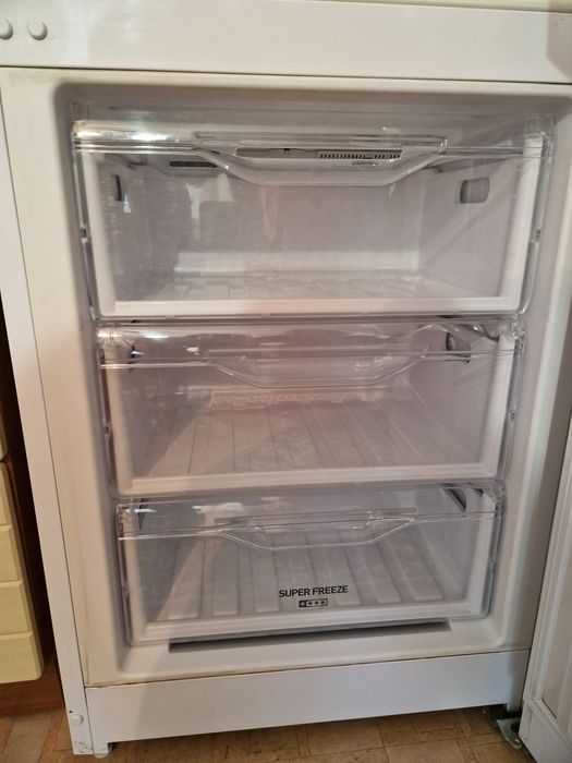 Indesit холодильник