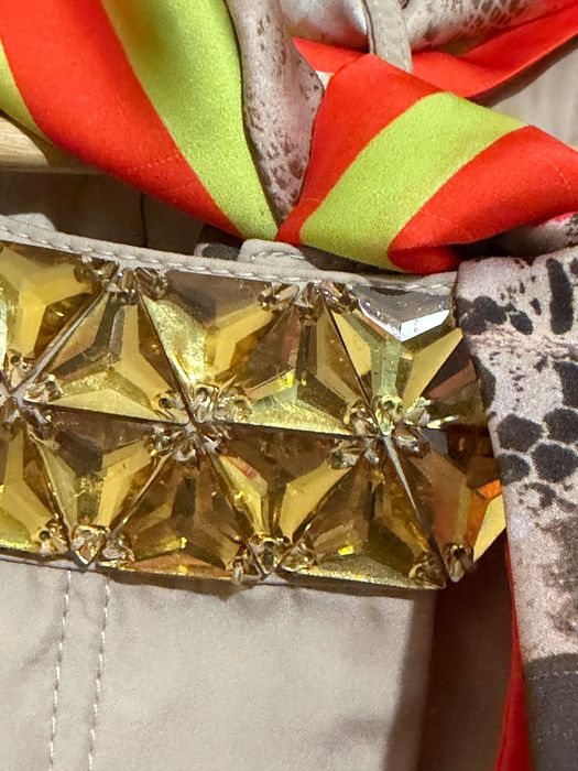 Продавам бежов дамски тренчкот от Wagon.