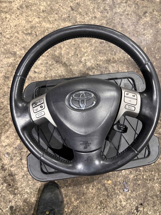 Волан Toyota Auris 2008