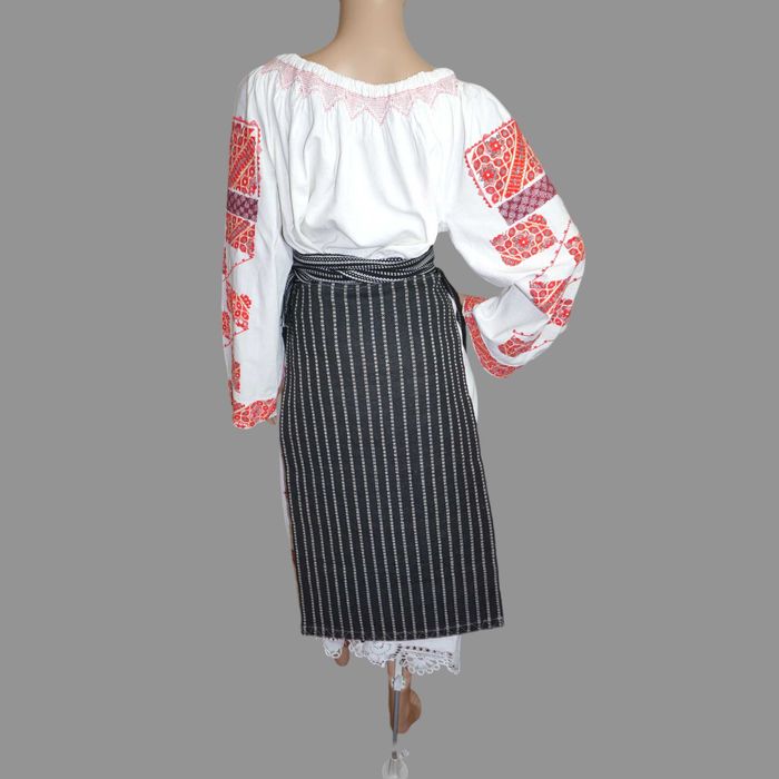 Costum popular vechi autentic din Banat masura M-L