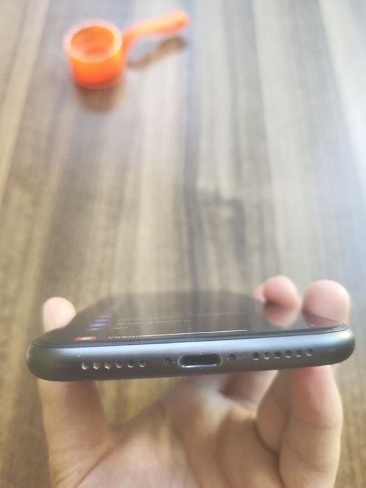 Iphone 11 / 128 GB / ios 18