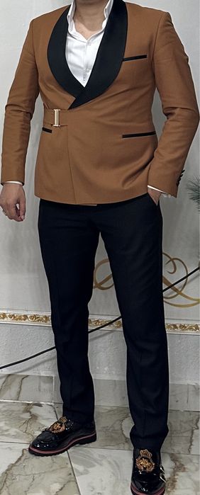 Костюм продаю         .