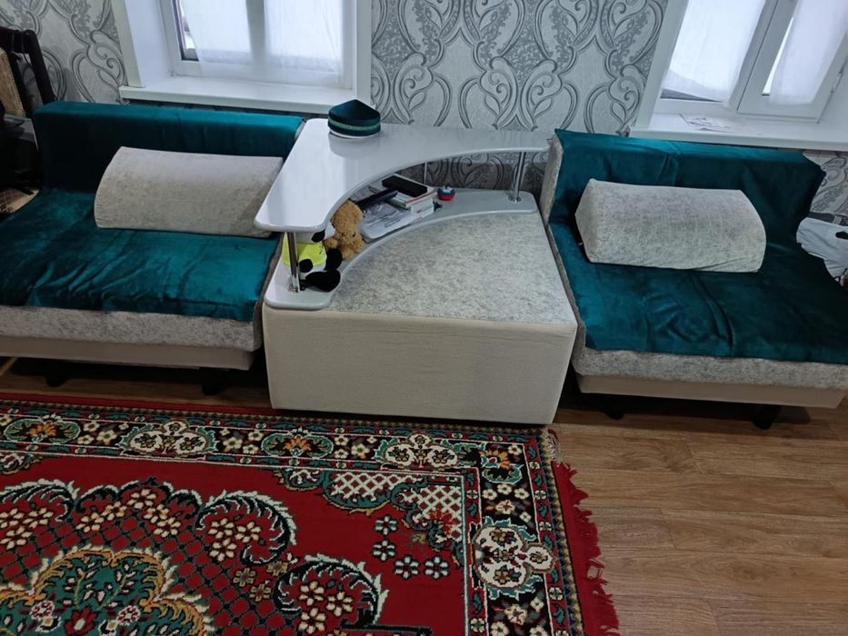 Продам диван с двумя креслами и пуфик
