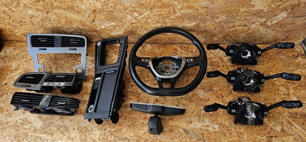 Accesorii bord Golf 7 volan / grile / oglindă / spirala / consolă bord