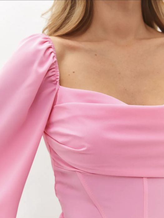 Кофта в розовом оттенке.