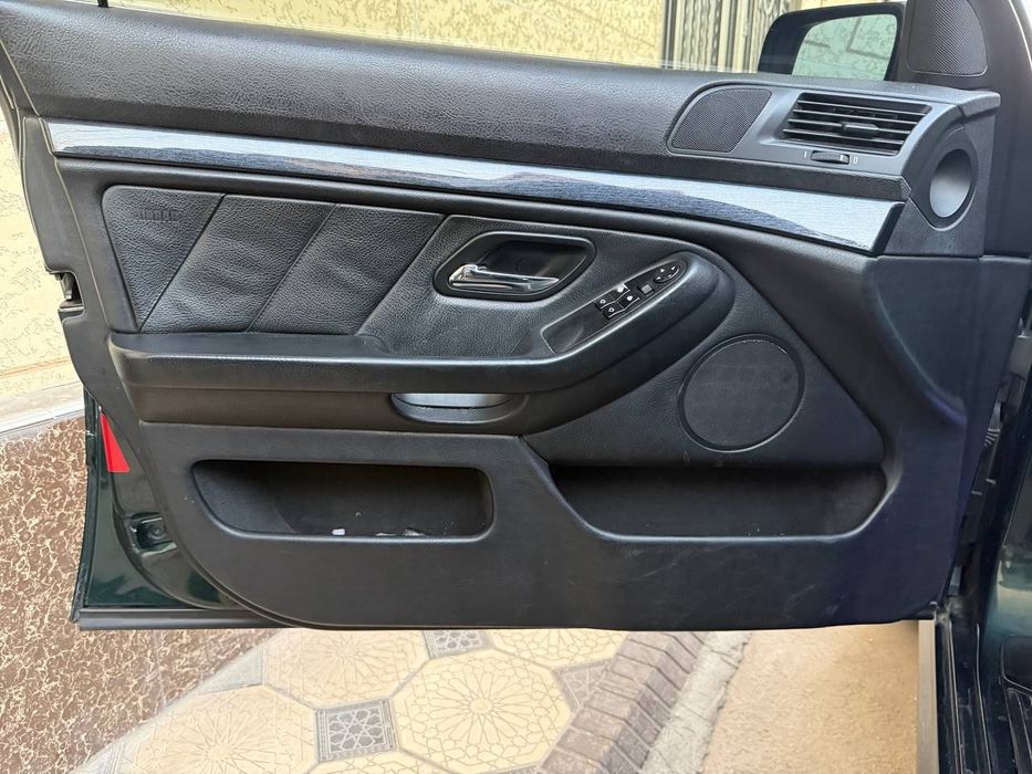 BMW E39 523i Sotiladi