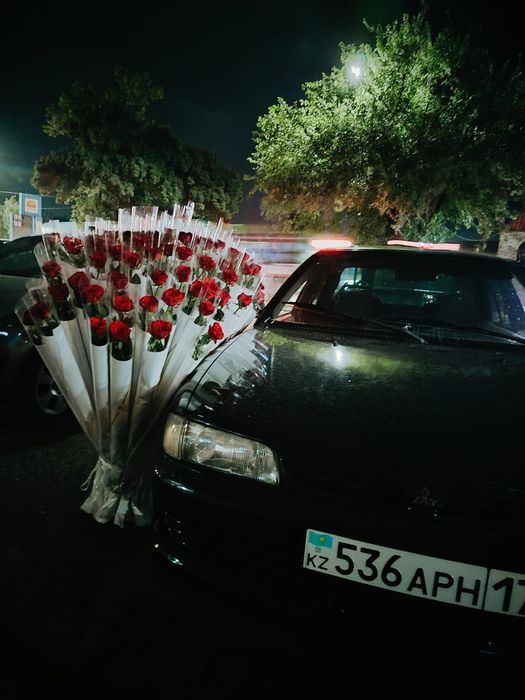 Метровые голандские розы