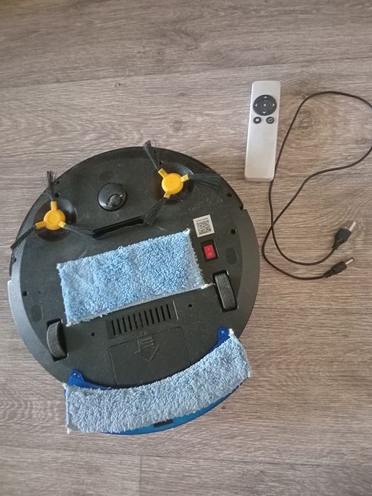 Продам робот пылесос с пультом управления