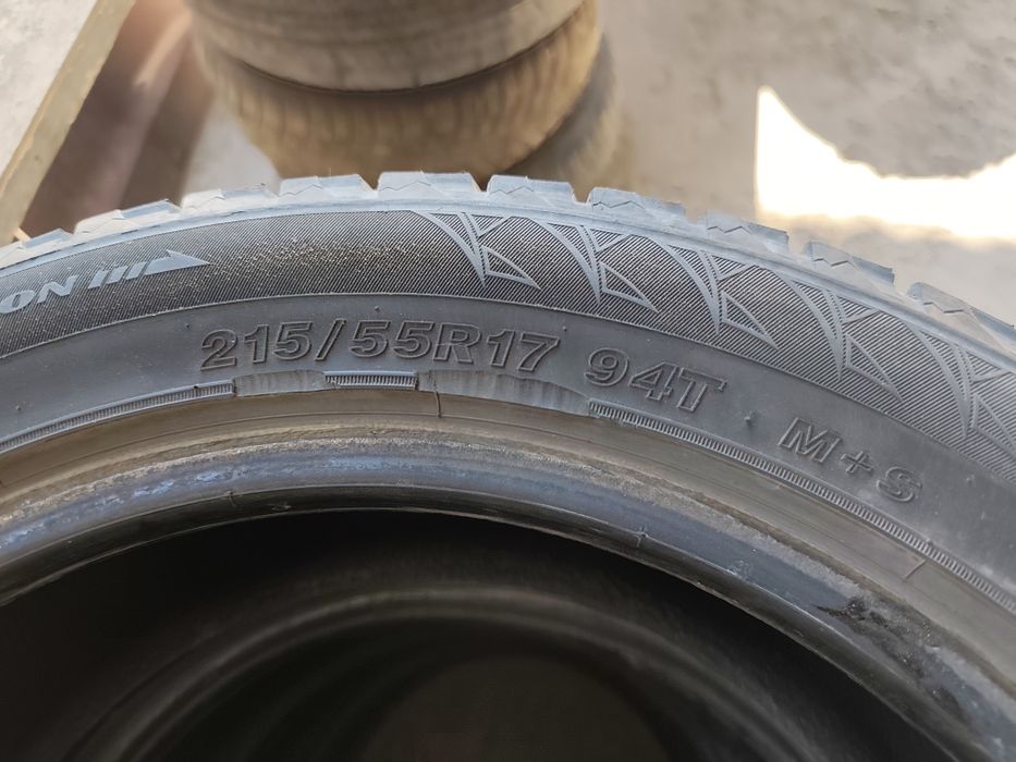 Продам резину 215/55/17