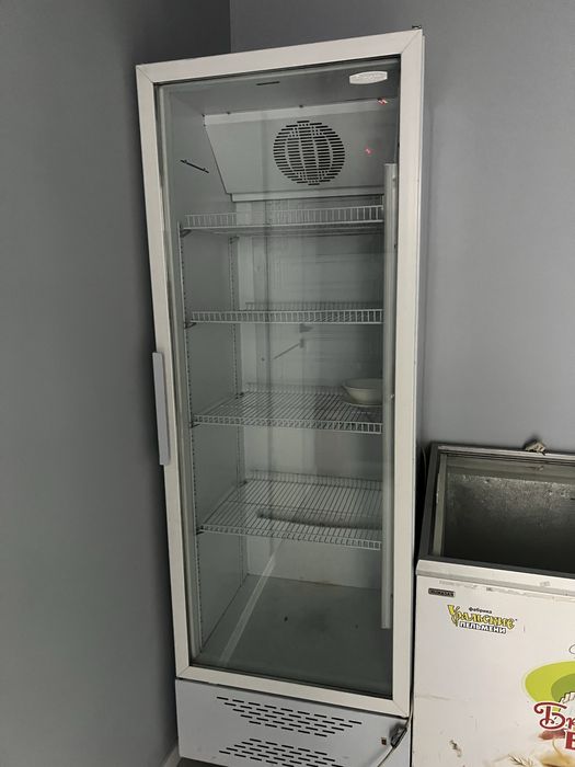 Продам стеклянный холодильник
