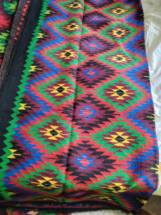 Тетевенски тъкани килими