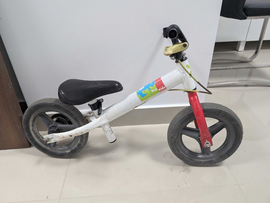 Bicicleta de echilibru fara pedale B'Twin, intre 2 si 5 ani