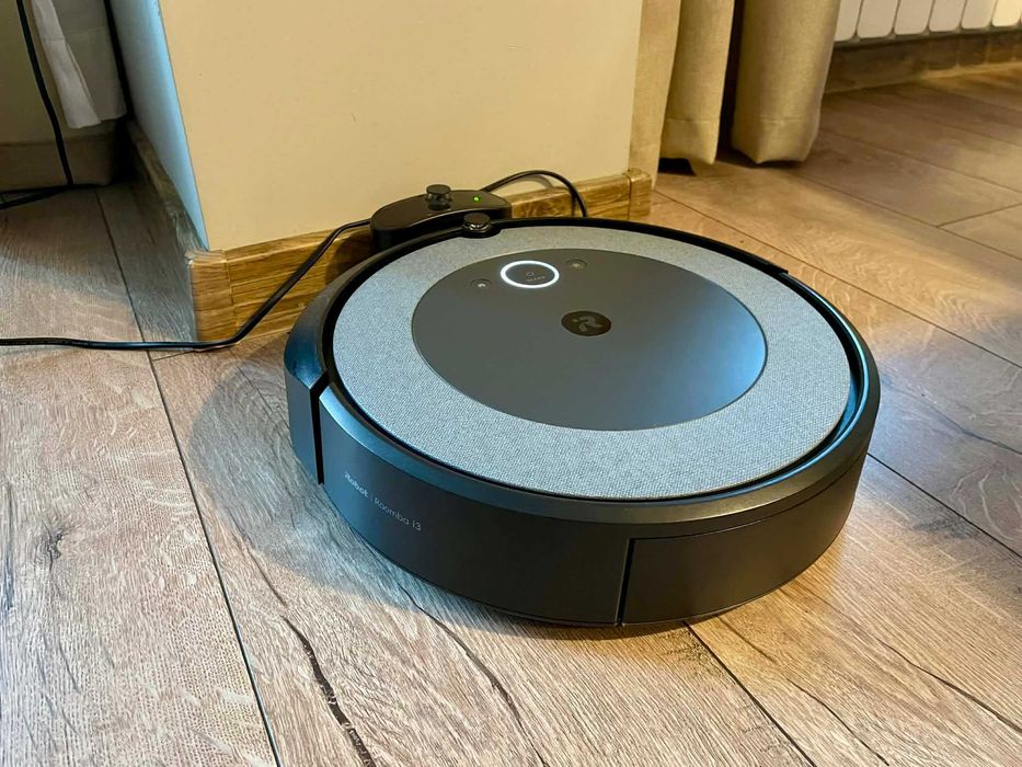 iRobot Roomba i3 - робот за почистване с подарък резервни филтри