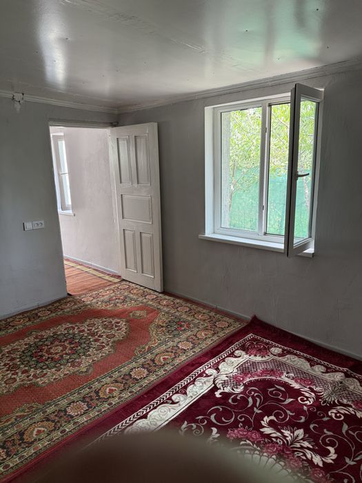 Srochna 1 xonali uy yolni yuzida arenda