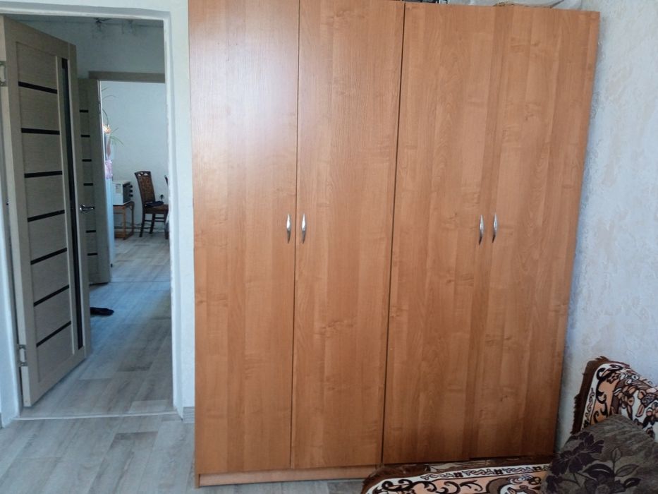 Продаю два шкафа