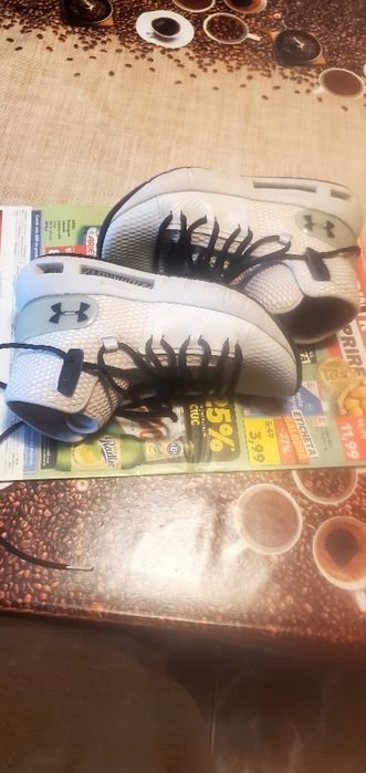 Vând adidași Under Armour mărimea 38 bej .Stare foarte bună.
