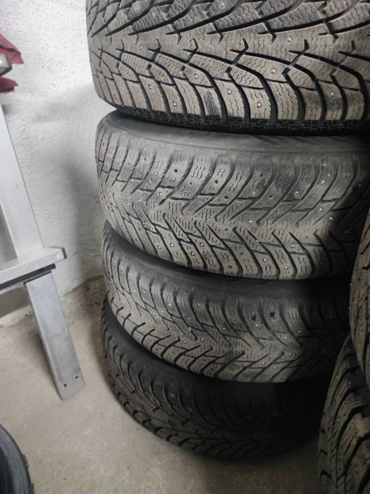 Продам резину с дисками стояли на Мерседес С180