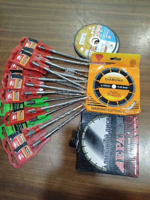 Бур по бетону 14 шт 6, 1шт 8, 1шт 10. Два алмаз диска и три круга шлиф