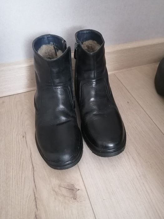 Продам сапоги на мальчика 35 размера