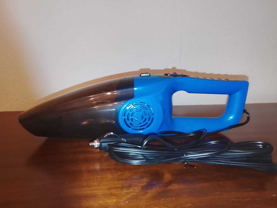 Автомобильный пылесос