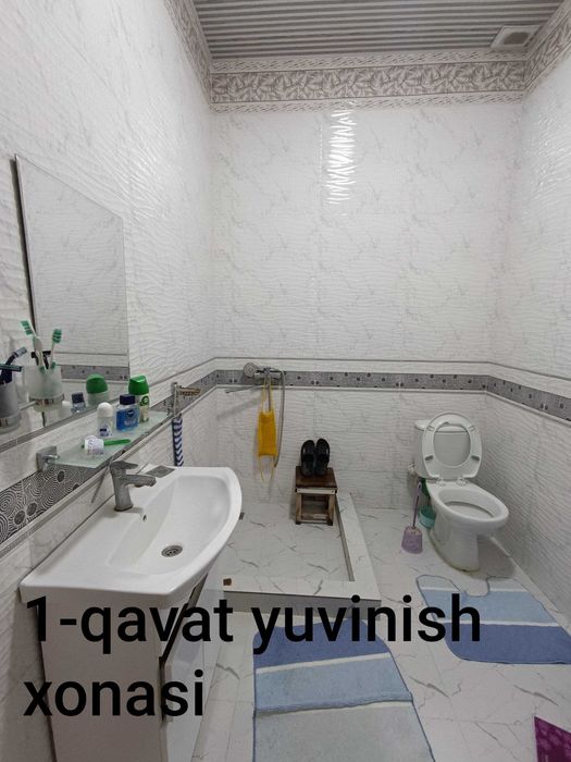 Qumariqda Katta hovli uy sotiladi 5 xona 2xol 3ta sanuzel.
