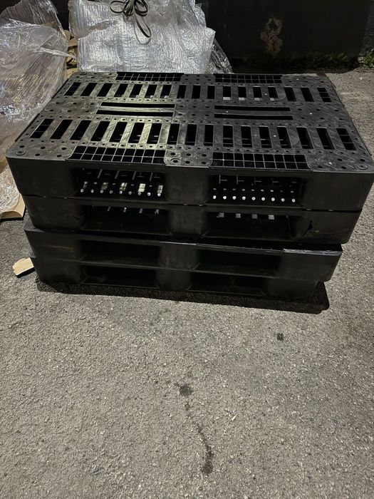 Палеты поддоны пластмассовый