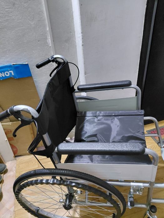 Продам инвалидную коляску