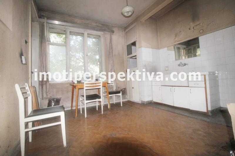 Продава се Тристаен апартамент в Пловдив, Център - 86 кв.м за 1957 €/кв.м - Снимка #2