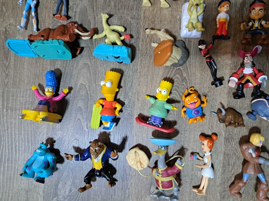 Lot 90 figurine (majoritatea Happy Meal Mc Donalds, anii 2000)