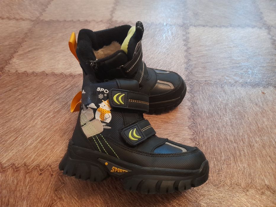 Продам детскую обувь