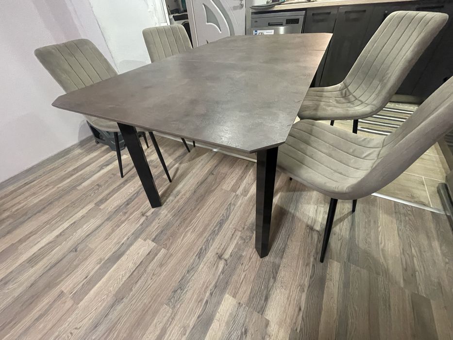 Трапезна Маса разтегателна с четири стола