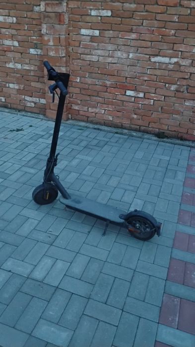 Vând trotineta electrică