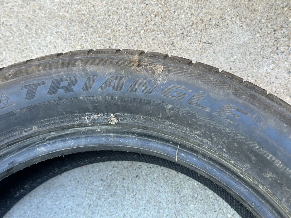 Продам комплект шин Triangle Размер: 235/50 R20