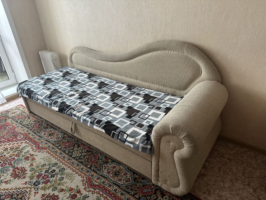 Продаю диван б/у 2м на 75см