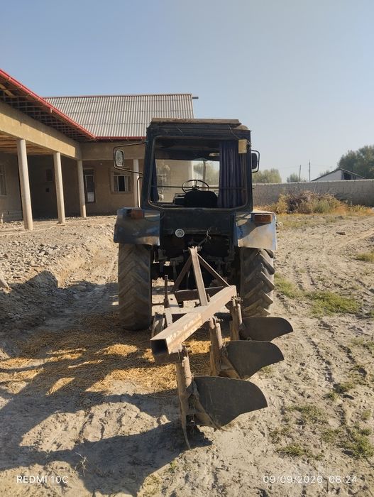 Traktor mtz80. 1