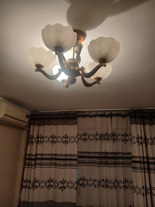 Продаються люстры для 5 комнат