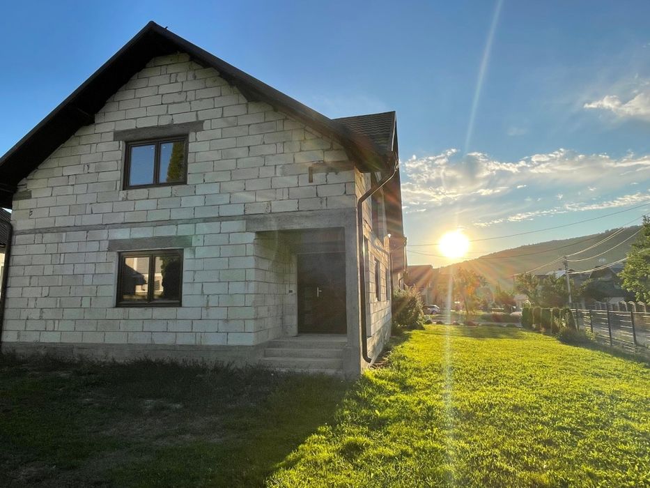 Casa și teren de vânzare