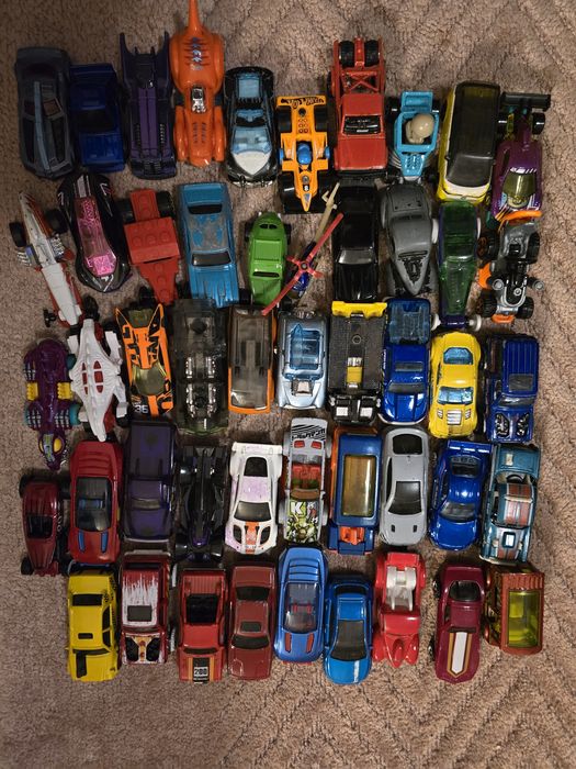 Mașinute HotWheels folosite