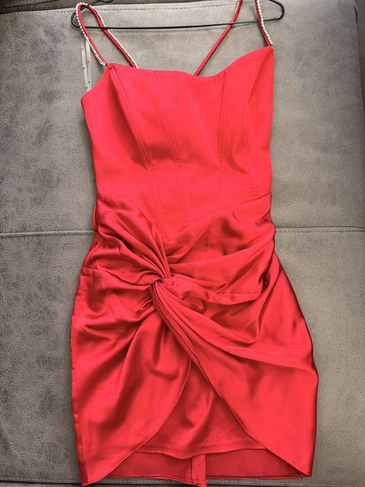 Червена официална рокля