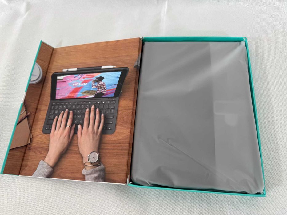 Kлавиатура Logitech Slim Folio за iPad 7th/ 8th/ 9th gen